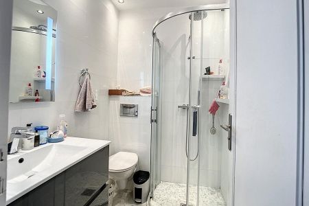 Flat - 4 rooms - 104 m² - Villefranche-sur-mer - salle d'eau 