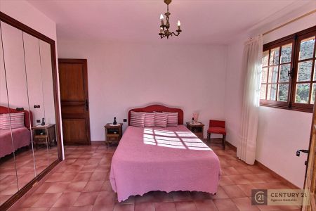 Villa - 4 rooms - 150 m² - EZE